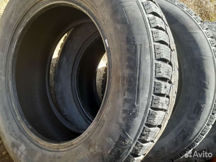 Pirelli Ice Zero 215/65 R16