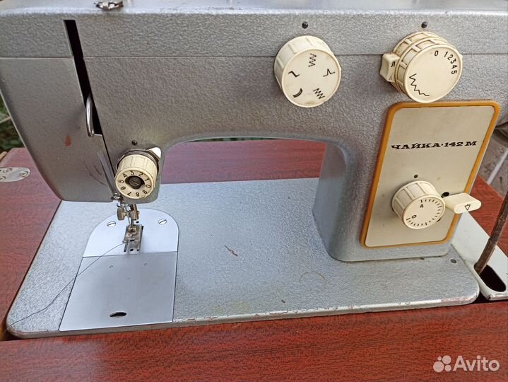 Швейная машинка чайка 142м