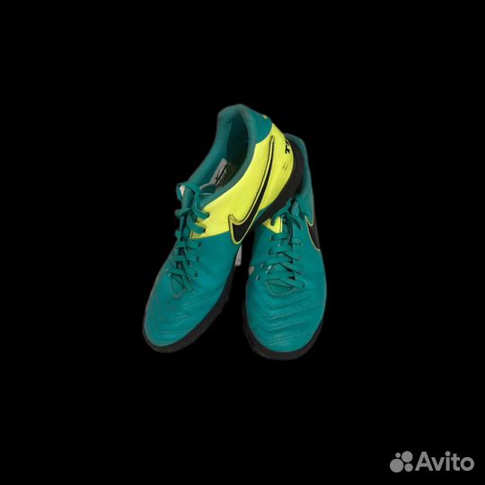 Кроссовки для футбола