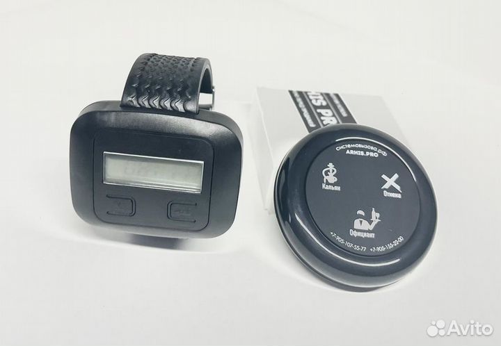 Часы и кнопки вызова официанта в ассортименте