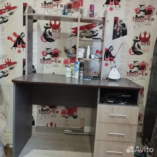 Письменный стол