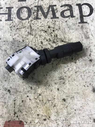 Переключатель поворотов подрулевой Nissan Pathfind