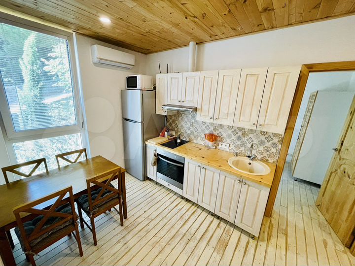 2-к. квартира, 56 м², 2/5 эт.