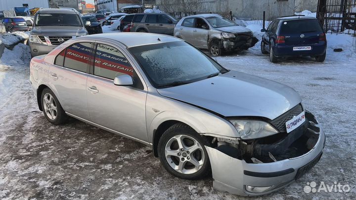 Кулак поворотный передний левый Ford Mondeo 3 (B4Y) 4484601