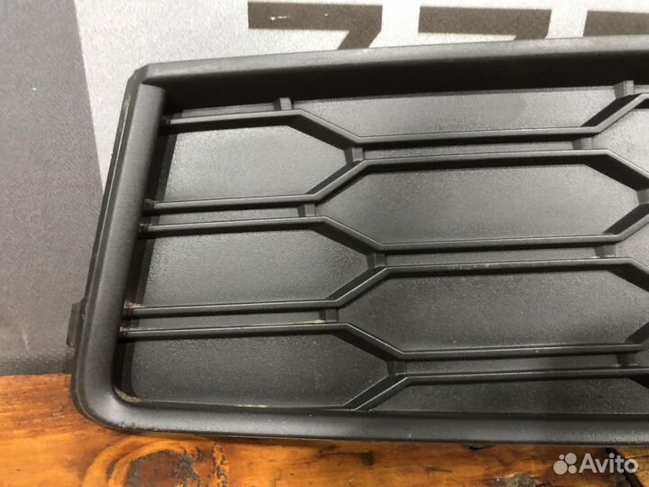 Накладка решетки бампера Skoda Rapid 2 20-нв Б/У О