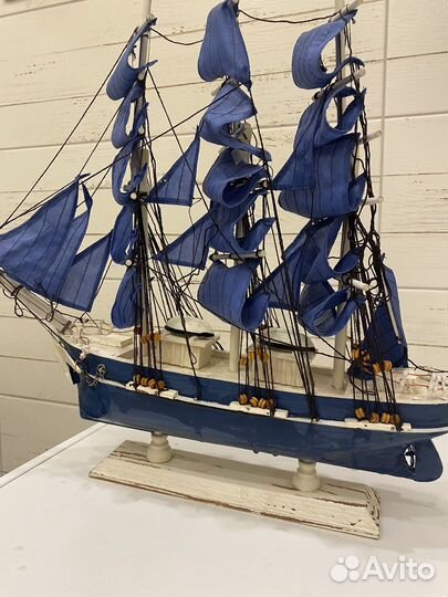 Модель парусного корабля