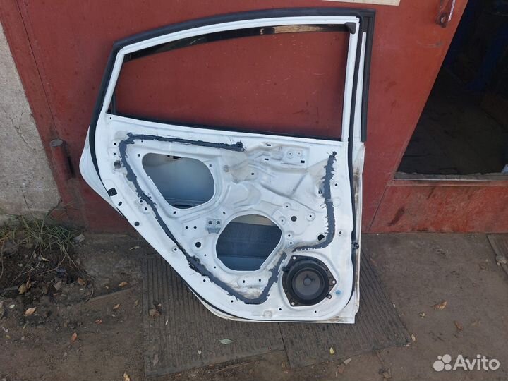 Дверь задняя левая Hyundai Solaris 1 седан 2015г