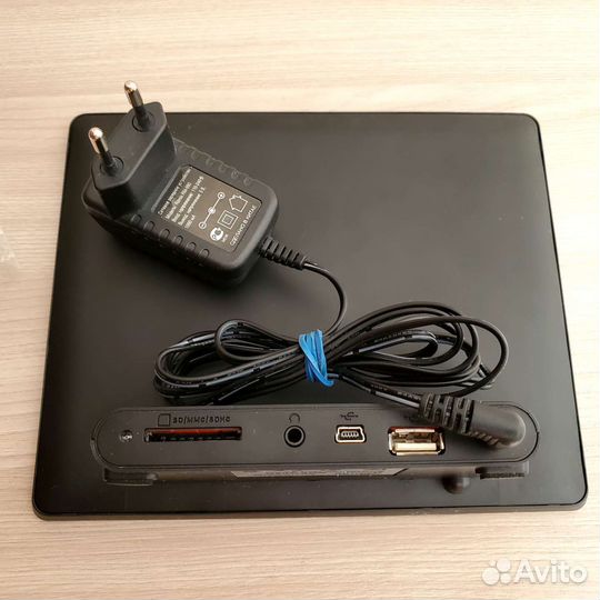 Цифровая фоторамка Ritmix RDF-708D