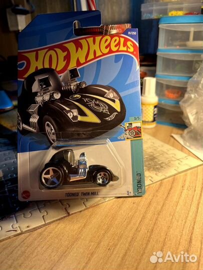 Hot wheels th