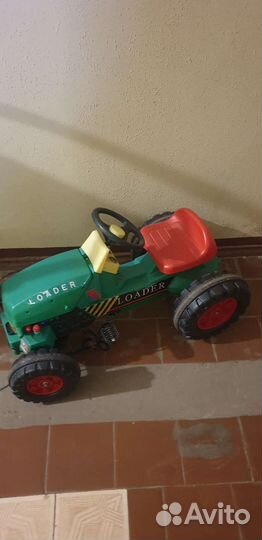 Трактор детский с педалями