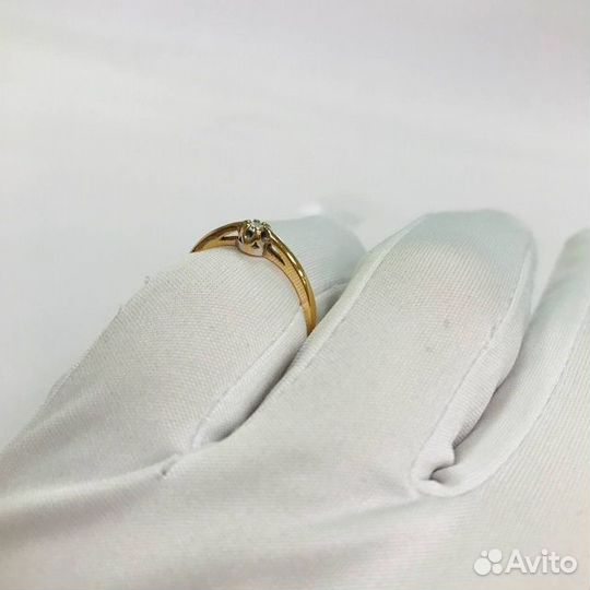 Кольцо с природным камнем Золото