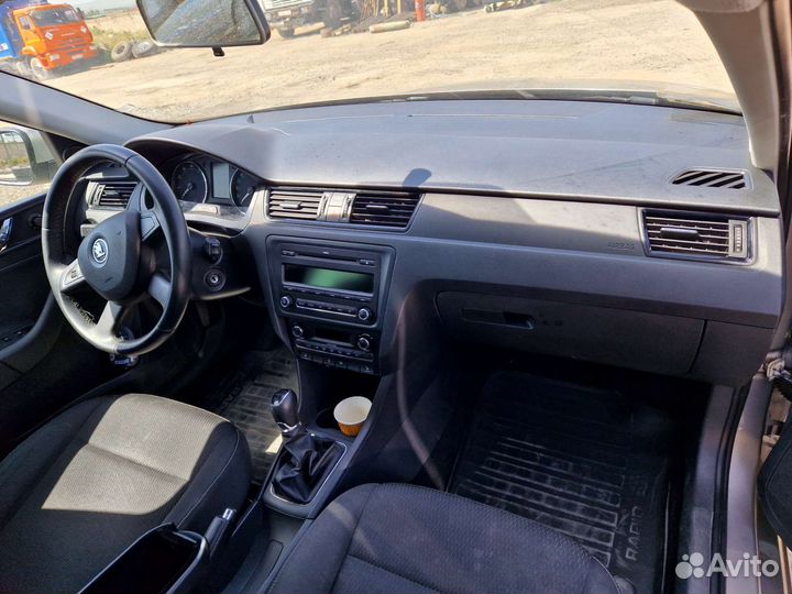 Салон skoda rapid