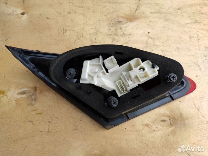 Фонарь задний внешний в крышку на Opel Astra J