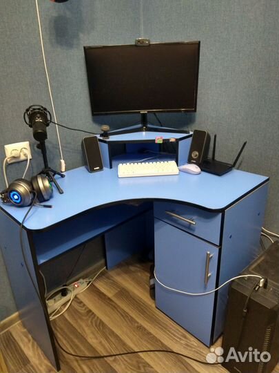 Компьютерный стол угловой