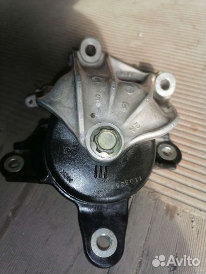 Подушка двигателя