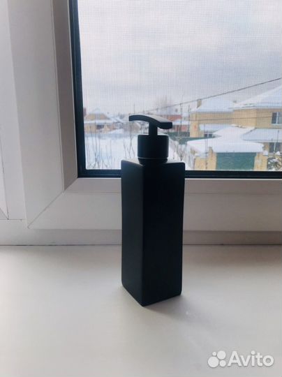 Черный дозатор