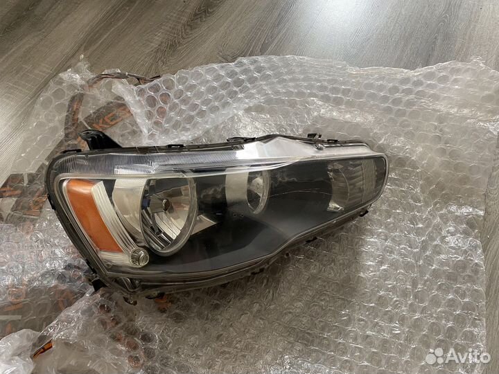 Правая фара Lancer 10