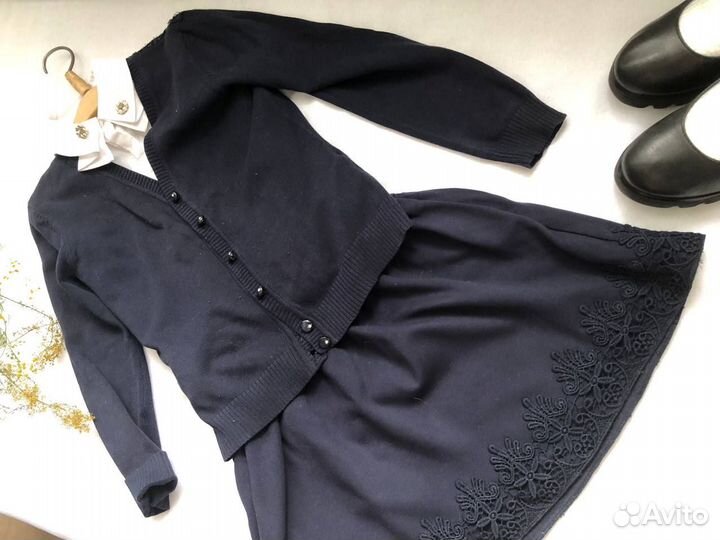 Школьная форма для девочки 128, колготки в подарок