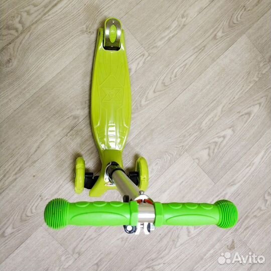 Самокат Maxi Макси салатовый