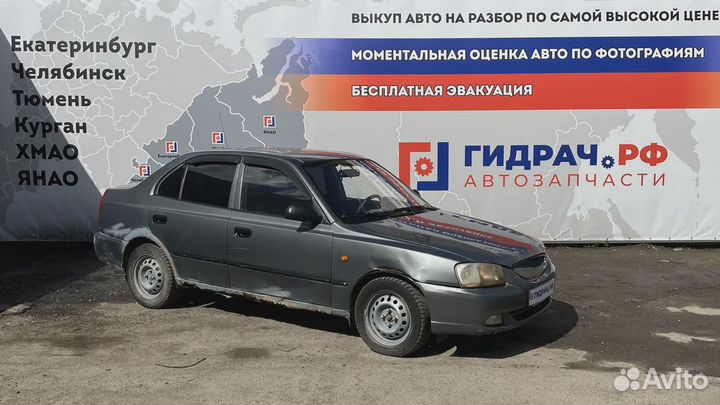 Пыльник двигателя боковой правый Hyundai Accent (L