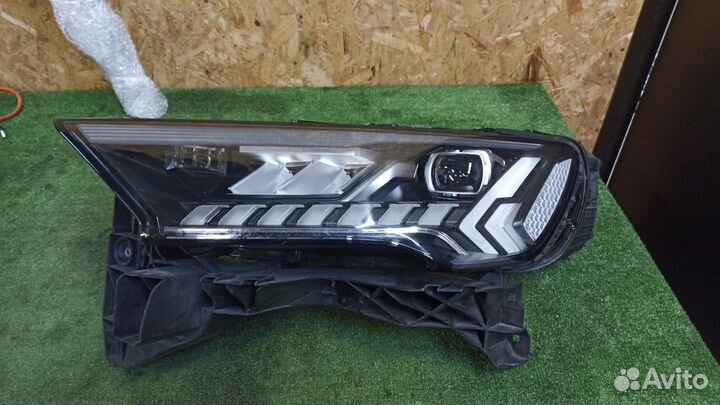 Фара LED передняя левая Audi Q7 2019+