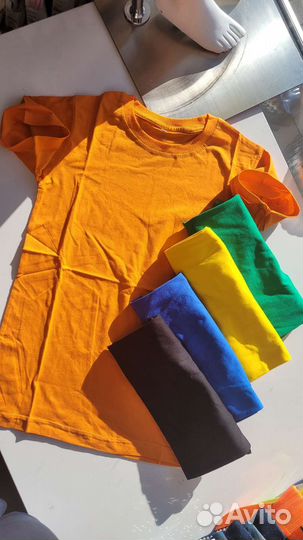 Однотонные футболки