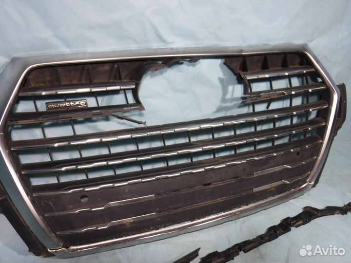Решетка радиатора Audi Q7 2 / Ауди Ку7