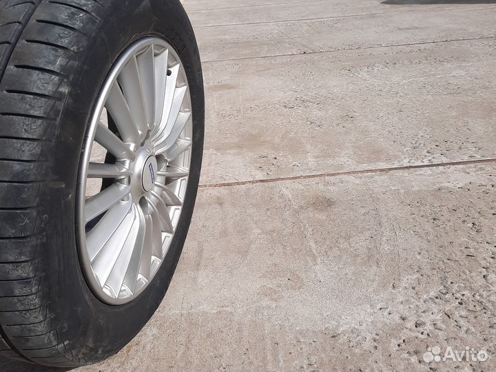 Литье диски R15 4x114.3 с шинами Pirelli P1