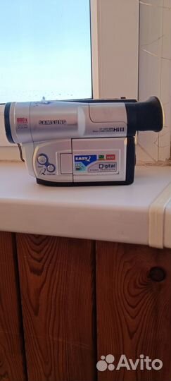 Продам видеокамеру Samsung vp-l800