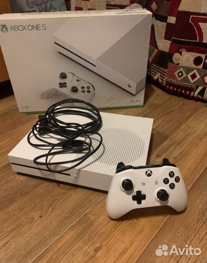 Приставка Xbox One s 1tb