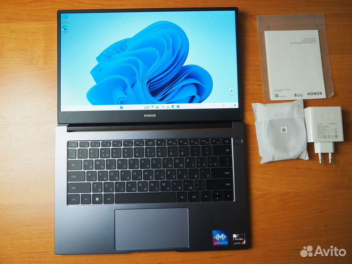 Новый Honor Ryzen 7 5700u 8ядер 16потоков 16озу