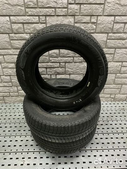 Michelin X-Ice XI3 215/65 R16