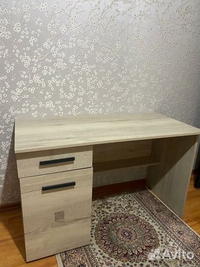 Письменный стол