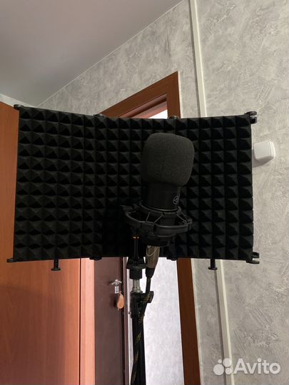 Микрофонная стойка с аккустическим экраном
