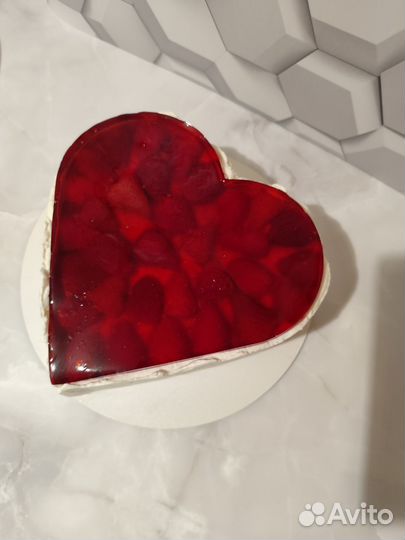 Торт с клубникой и желе