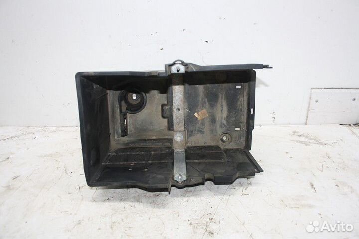 Поддон аккумулятора ford focus III 2011