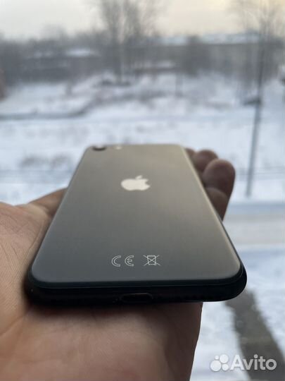 iPhone SE, 64 ГБ