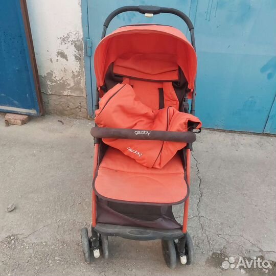 Прогулочная коляска