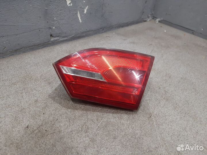 Правый фонарь в крышку багажника VW Jetta 6