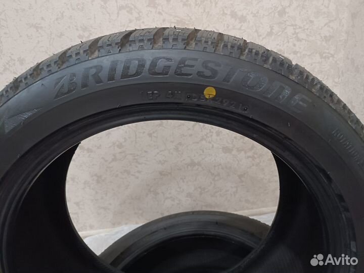 Bridgestone Blizzak Spike-02 215/50 R17