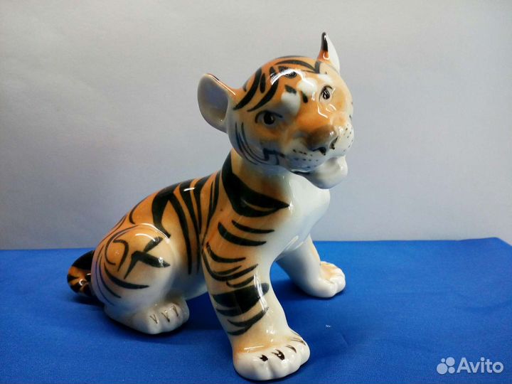 Фарфоровая статуэтка тигр лфз.Символ 2022 года