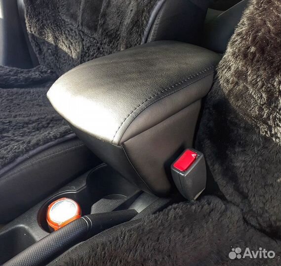 Подлокотник Hyundai solaris в подстаканник (11-17)