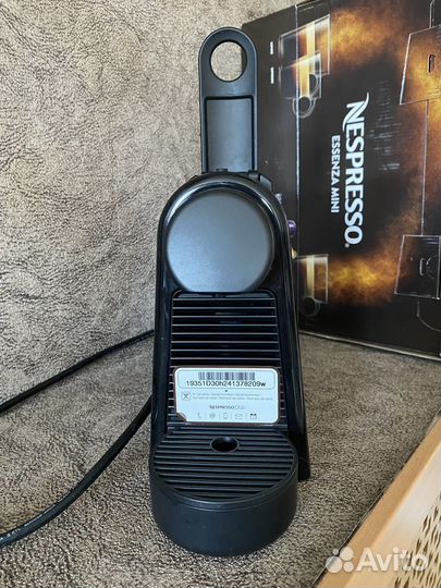 Капсульная кофемашина Nespresso essenza mini