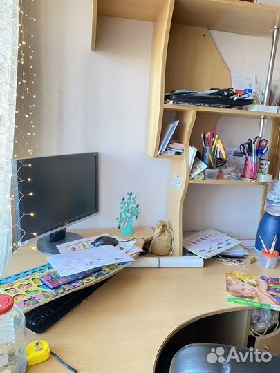 Компьютерный стол и полка