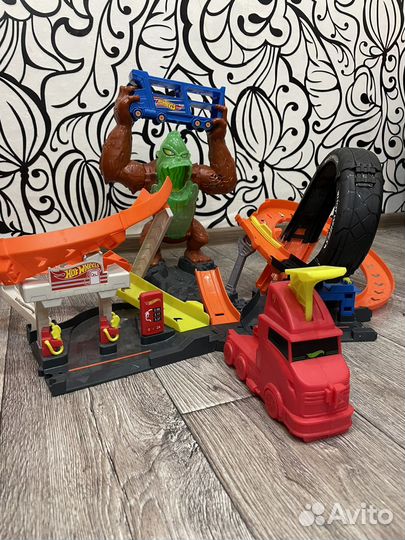 Игровой набор Hot wheels Атака бешеной гориллы