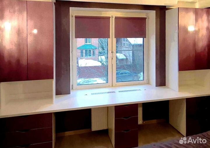 Детская рабочая зона у окна