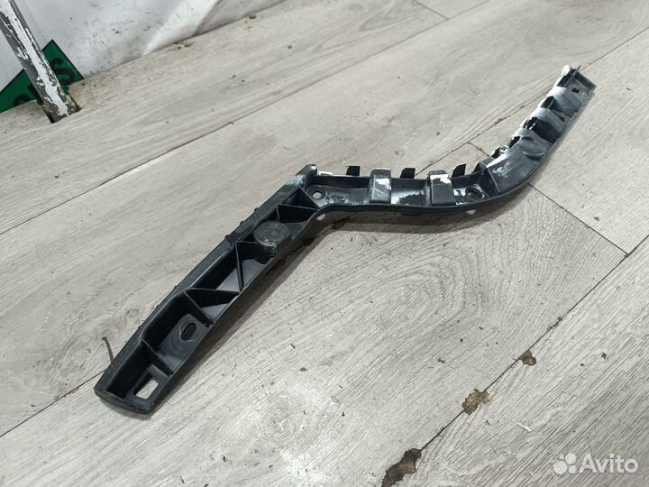 Крепление бампера заднее правое для Superb II