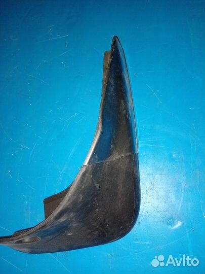 Брызговик Toyota Harrier ACU10W 1mzfe