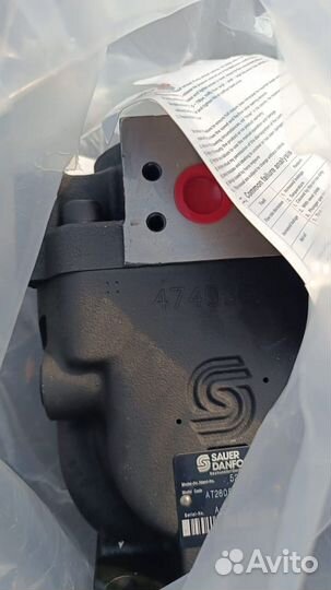 Гидравлическии насос AT302661 83006780