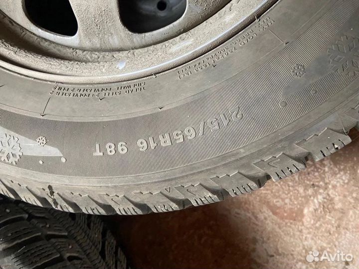Marshal WinterCraft SUV Ice WS51 215/65 R16